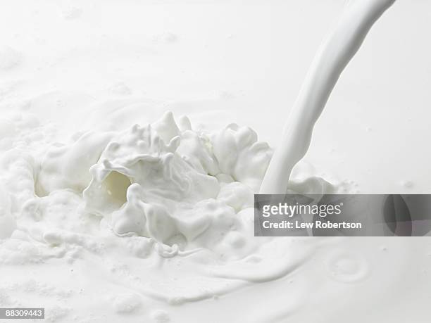 milk pouring - cream splash stock-fotos und bilder