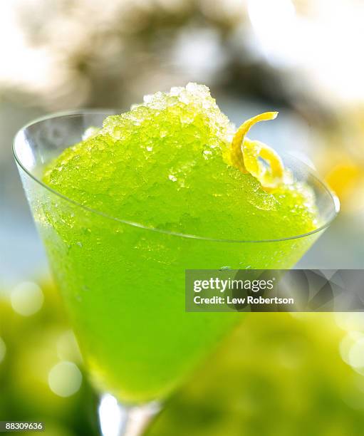 green apple granita - sorbetto foto e immagini stock