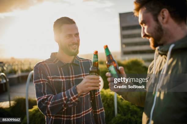 party auf dem dach - beer bottle stock-fotos und bilder