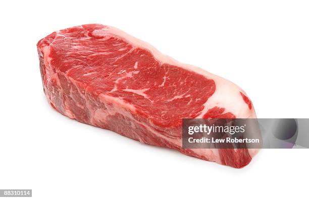 raw strip steak - viande de boeuf photos et images de collection