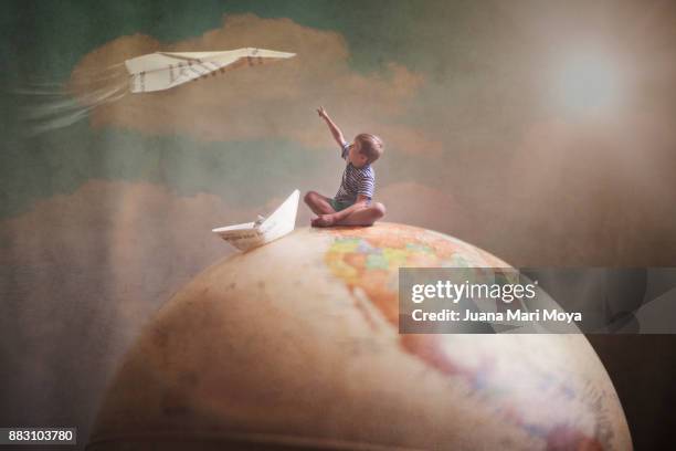 traveling the world with the imagination - fantasy world foto e immagini stock