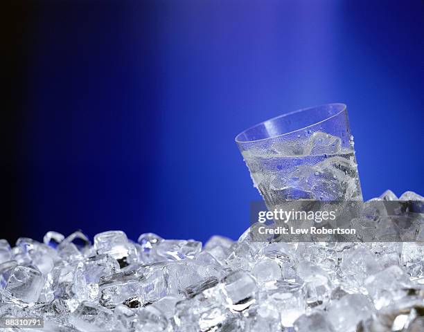 ice cubes and glass of water - ice cube stockfoto's en -beelden