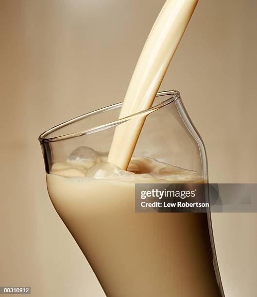 breakfast shake pouring into glass - blended drink ストックフォトと画像
