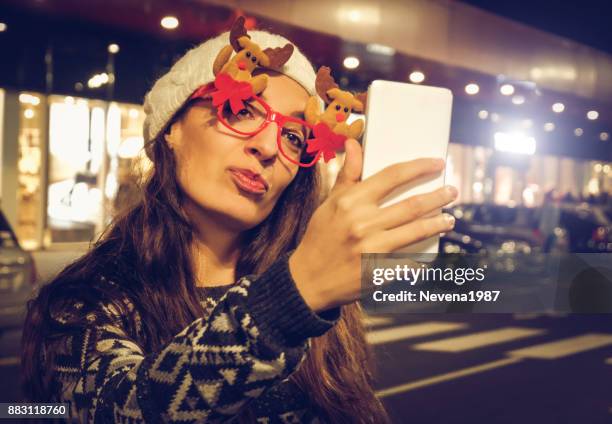 young woman shopping selfie - 1987 25-35 stock pictures, royalty-free photos & images
