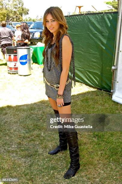 Musician Miley Cyrus arrives at the A Time for Heroes Celebrity Carnival Sponsored by Disney, benefiting the Elizabeth Glaser Pediatric AIDS...