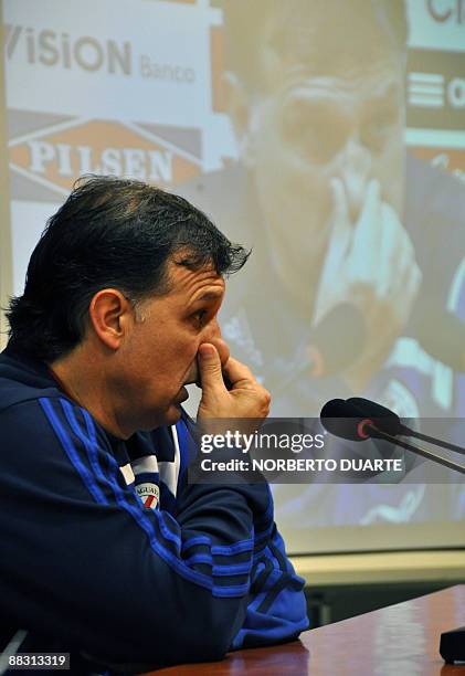 Paraguayan football team coach, Argentine Gerardo "Tata" Martino, gestures during a press conference following a training session on June 8, 2009 in...