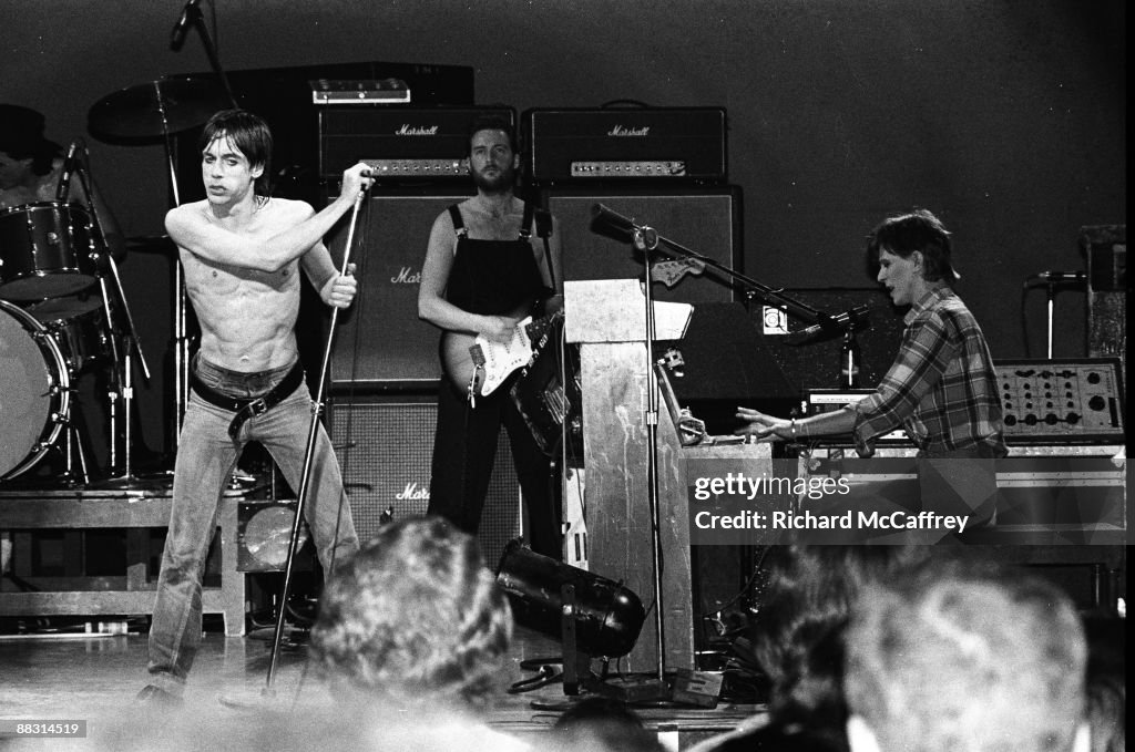 Iggy Pop and David Bowie Perform Live