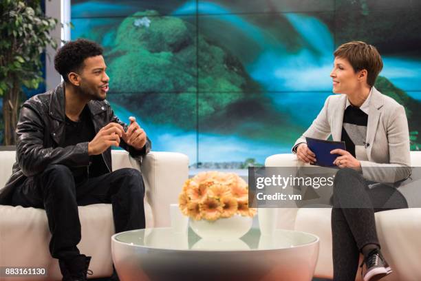 celebrity talk show - talk show host stock pictures, royalty-free photos & images
