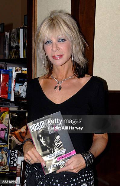 Vera Ramone King Signs Copies Of Poisoned Heart I Married Dee Dee vera-ramone-king-signs-copies-of-poisoned-heart-i-married-dee-dee