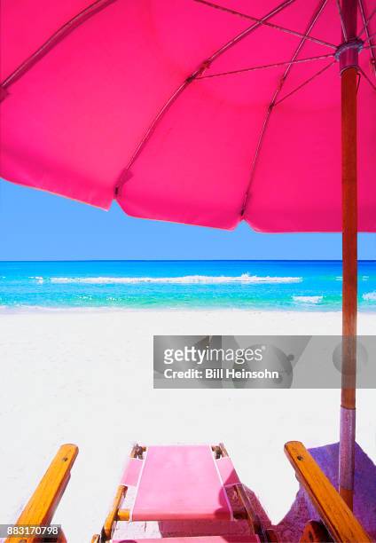 pink beach lounge chair in florida - festin stock-fotos und bilder
