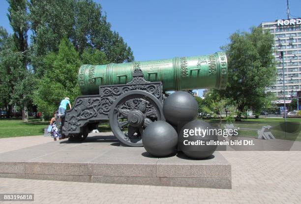 Ukraine, das Donezbecken, Kurzform Donbass, Donezk, Zarenkanone, eine Kopie der gleichnamigen Kanone im Moskauer Kreml, ein Geschenk der Stadt...