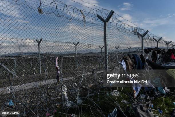 New build fences at the border of Greece to FYROM in Eidomeni