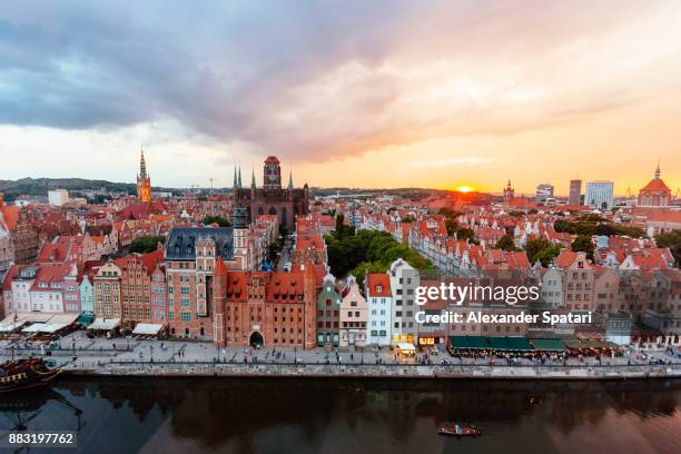 aerial view of gdansk during sunset, poland - santa maria fotografías e imágenes de stock