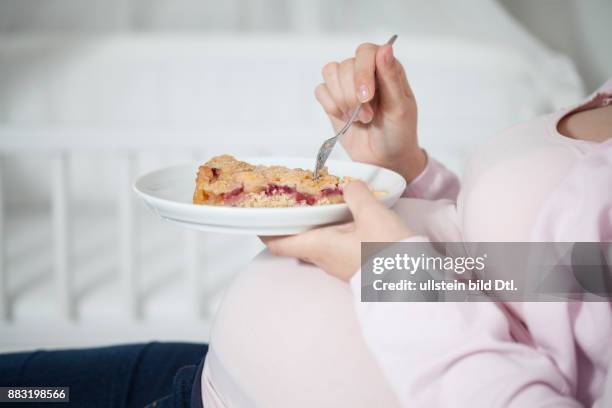 Stück Kuchen in der Schwangerschaft