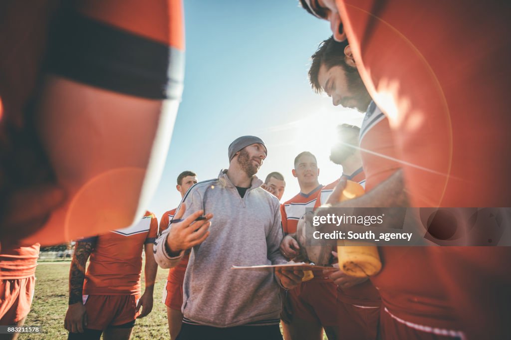 Coach aan spelers te praten tijdens time-out