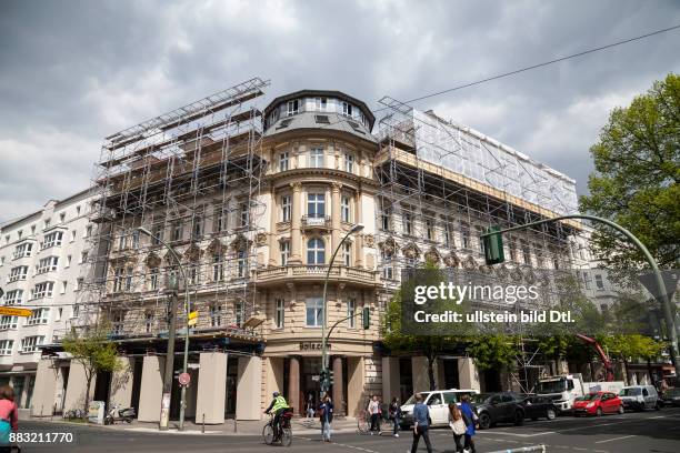 Haus mit Gerüst Torstraße Ecke Chausseestraße in Berlin Mitte