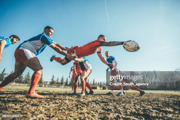 rugby-spieler in aktion während des spiels - rugby game stock-fotos und bilder