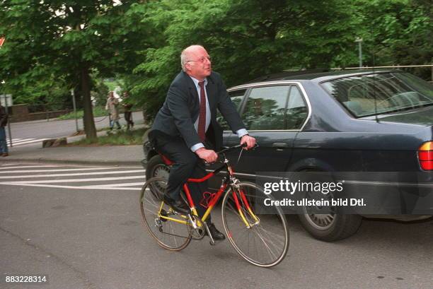 Politiker, CDU, D Bundesminister für Arbeit und Soziales - fährt Fahrrad