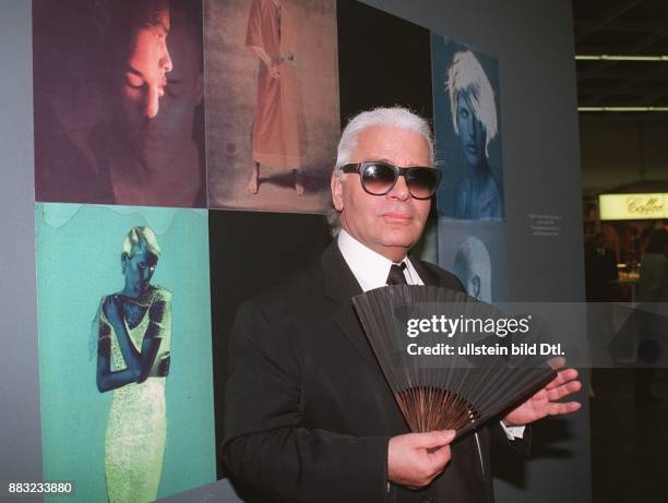 Lagerfeld, Karl *- Modedesigner, D - in seiner Fotoausstellung in Koeln, die im Rahmen der Photokina 1996 stattfand