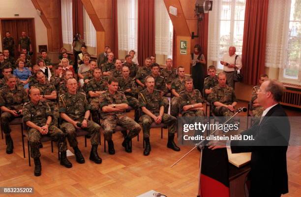 Politiker, SPD, D Bundesverteidigungsminister - bei seiner Rede vor Bundeswehr Soldaten anlässlich eines Truppenbesuches der Panzerbrigade 41 in...