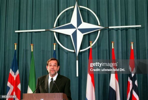 Physiker,Politiker, Spanien Nato-Generalsekretär - Pressekonferenz während der NATO Ministertagung in Brüssel