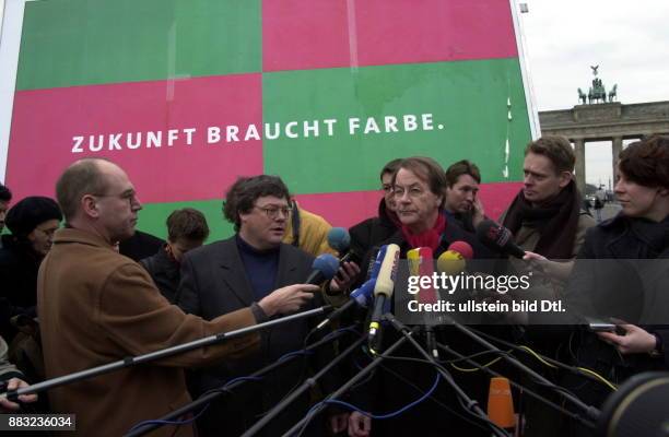 Politiker, SPD, D Generalsekretär ab Dezember 1999 - Müntefering und Reinhard Bütikofer , Bundesgeschäftsführer von Bündnis 90 / Die Grünen, stellen...