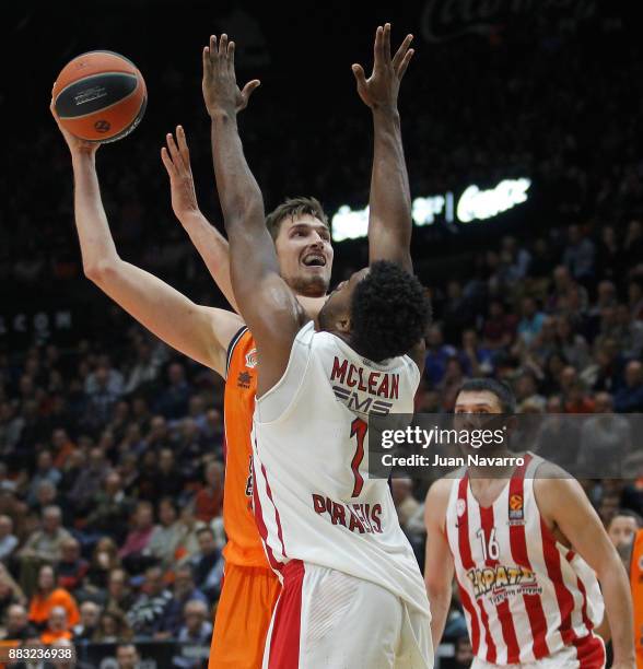 Tibor Pleiss, #21 of Valencia Basket competes with Jamel McLean, #1 of Olympiacos Piraeus during the 2017/2018 Turkish Airlines EuroLeague Regular...