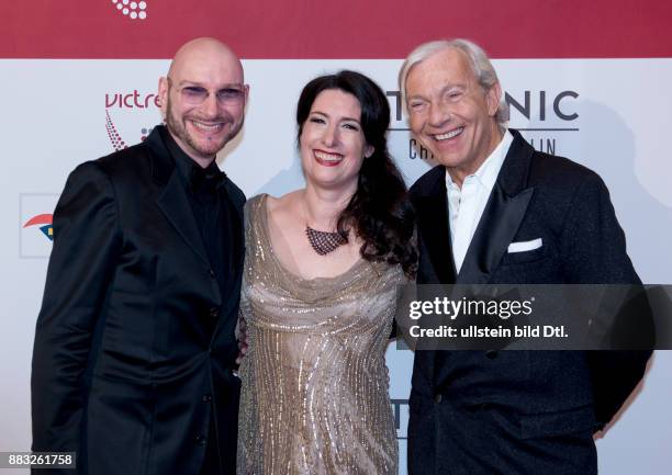 Ralph Morgenstern,Sonja Fusati und Jo Groebel bei den Victress Award Berlin 2016 im Hotel Titanic am