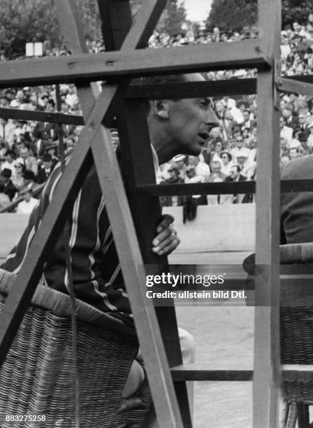 Portrait eines Schiedsrichters bei einem Tennis - Doppel Aufnahme: Hanns Hubmann Originalaufnahme im Archiv von ullstein bild