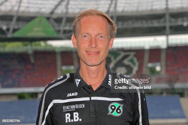 Ralf Blume Physiotherapeut bei Hannover 96 - hier beim Fototermin