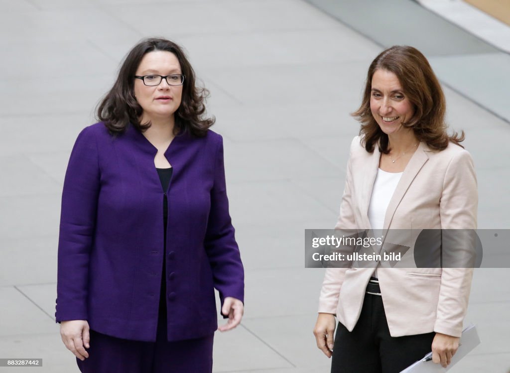 Bundesministerin für Arbeit und Soziales Andrea Nahles, Staatsministerin Aydan Özoguz, Beauftragte der Bundesregierung für Migration, Flüchtlinge und Integration...