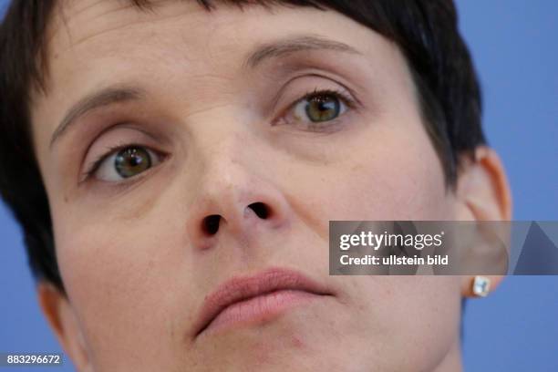 Berlin, Bundespressekonferenz, Thema: Auswertung des Landtagswahljahres 2016, Foto: Frauke Petry, Bundesvorsitzende der AfD