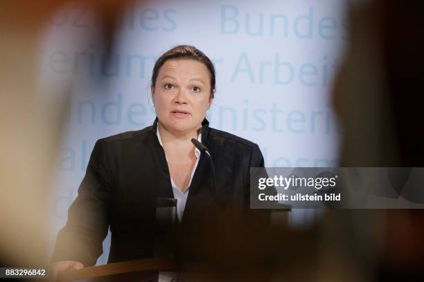 Berlin, Statement: Bundesministerin für Arbeit und Soziales. Andrea Nahles, Thema: Arbeitsmarktzahlen im August