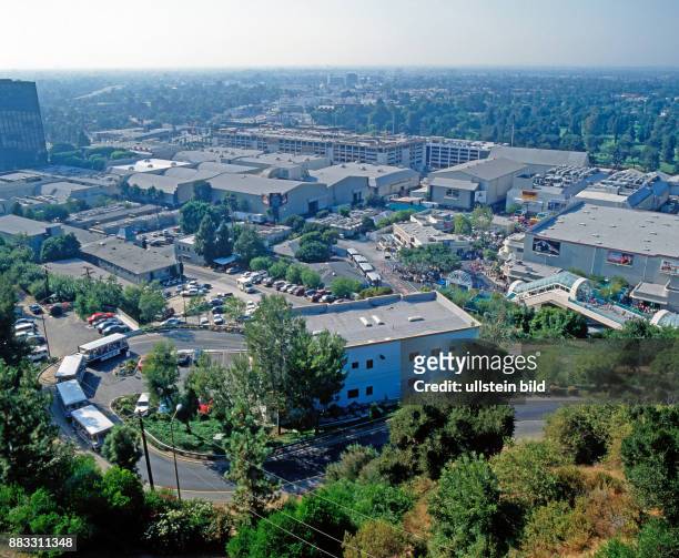 Blick ueber die beruehmten Universal Studios in der Filmstadt Hollywood, heute eine vielbesuchte Touristenattraktion, in der die Szenarien frueherer...