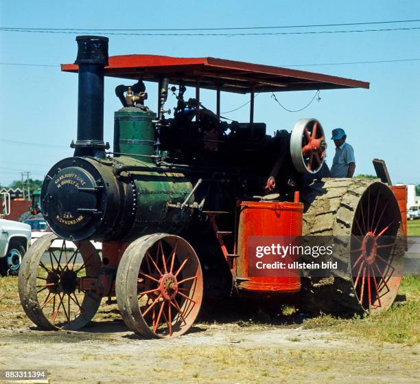 Dampfbetriebener Schlepper der Pionierzeit der Gaar Scott Line, hergestellt um 1900 von der Meinhard Rumely Company in Richmond, Indiana, USA,...