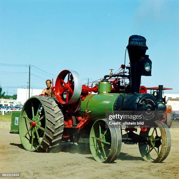 Historischer Schlepper der Pionierzeit auf der Landwirtschaftsmesse in Saskatoon in der kanadischen Provinz Saskatchewan, ein dampfbetriebener...