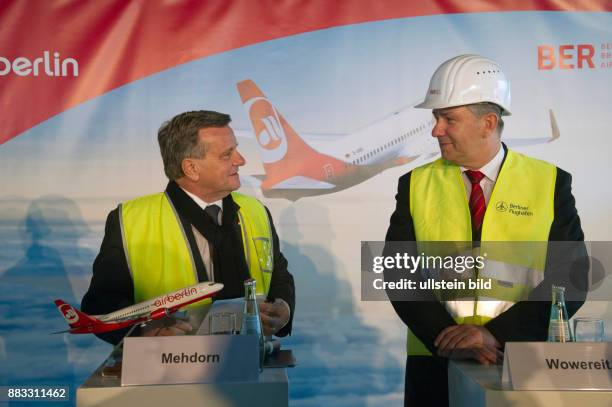 Mehdorn, Hartmut - CEO of Air-Berlin, Germany - with Klaus Wowereit , Mayor of Berlin