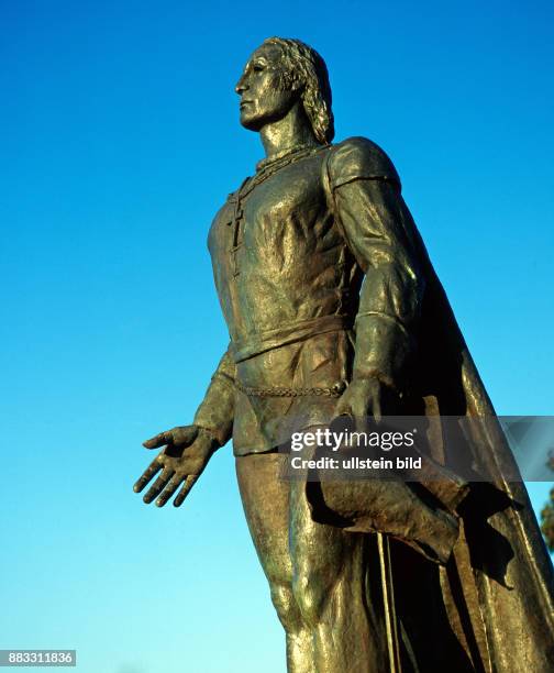 Statue von Christoph Kolumbus auf dem Telegraph Hill, dem beruehmten Signalhuegel, einem der vielbesuchten Aussichtshuegel ueber San Francisco