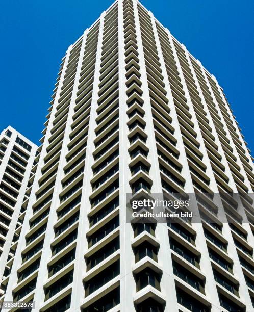 Moderne Hochhaus-Architektur im Finanzviertel der Oelmetropole Calgary im kanadischen Bundesstaat Alberta