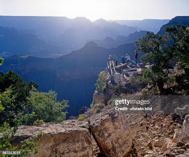 Spektakulaere Naturlandschaft, der Mather Point, am South Rim im Grand Canyon des Colorado River in Arizona USA