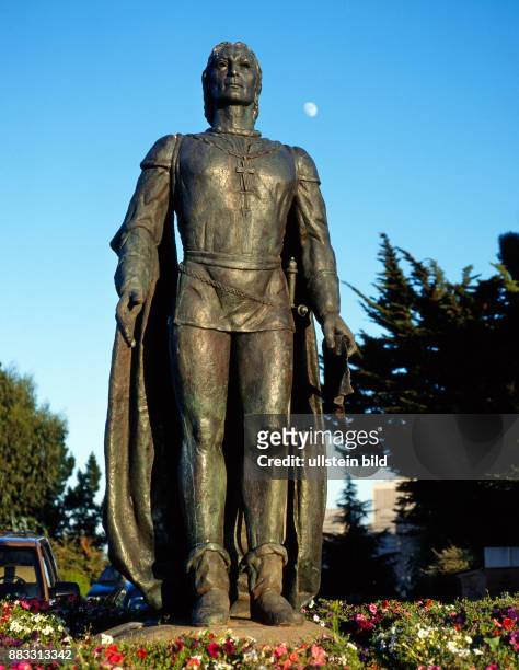 Statue von Christoph Kolumbus auf dem Telegraph Hill, dem beruehmten Signalhuegel, einem der vielbesuchten Aussichtshuegel ueber San Francisco