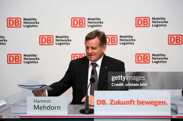 Mehdorn, Hartmut - Vorstandsvorsitzender Deutsche Bahn AG , D - auf der Bilanzpressekonferenz, bietet seinen Ruecktritt an -