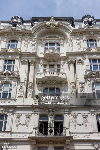 Die Wienzeilenhäuser am wiener Naschmarkt. Architektur von Otto Wagner in Wien, Österreich