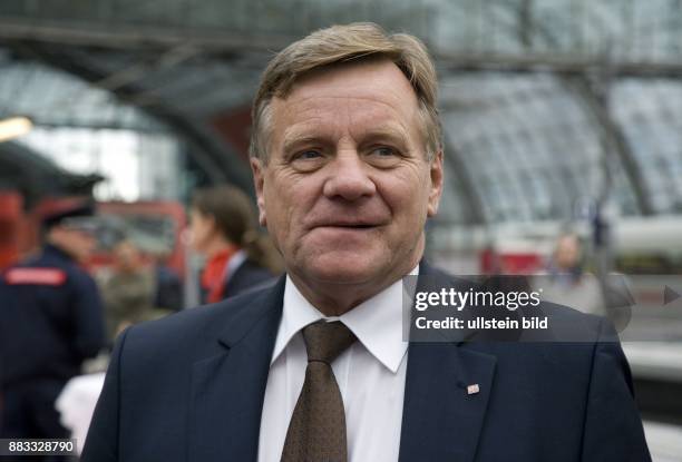 Hartmut Mehdorn, Vorstandsvorsitzender Deutsche Bahn AG - im Berliner Hauptbahnhof -