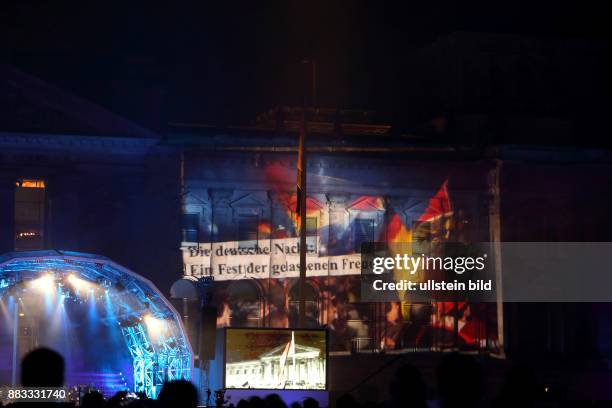 Berlin-Mitte: Festveranstaltung vor dem Reichstagstagsgebäude am Tag der Deutschen Einheit 2015. Anlässlich des 25-jährigen Jubiläums wohnten...