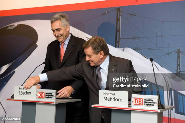 Mehdorn, Hartmut - Vorstandsvorsitzender Deutsche Bahn AG , D - mit Peter Loescher, Vorstandsvorsitzender der Siemens AG aus Anlass der Bestellung...