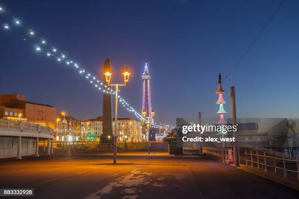 vue de blackpool bleu de heure. - blackpool photos et images de collection