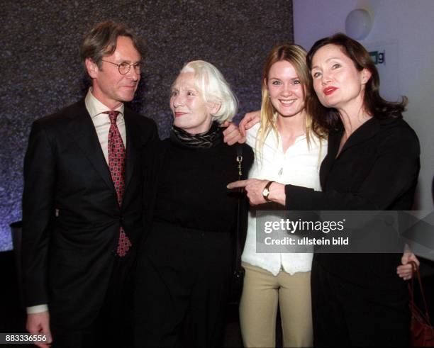 Schauspielerin, D mit Tochter Barbara Schnitzler , Schwiegersohn Michael Knof und Enkeltochter Pauline Knof