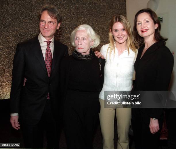 Schauspielerin, D mit Tochter Barbara Schnitzler , Schwiegersohn Michael Knof und Enkeltochter Pauline Knof