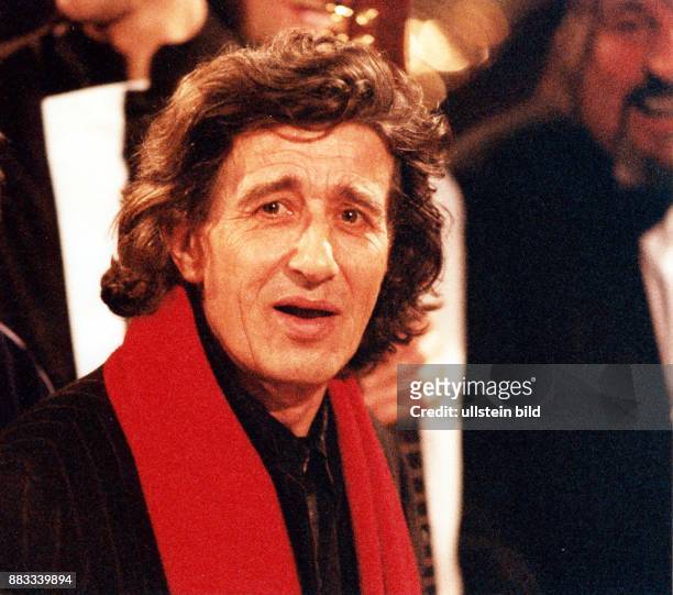 Zacher, Rolf *- Schauspieler, Musiker, D - Portrait, mit rotem Schal